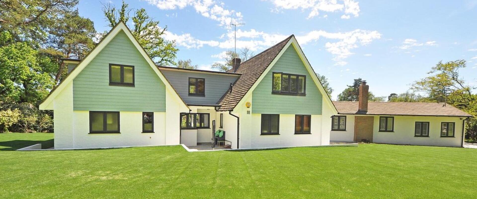 Az otthon védelme: hogyan válasszuk ki a megfelelő bejárati ajtót?