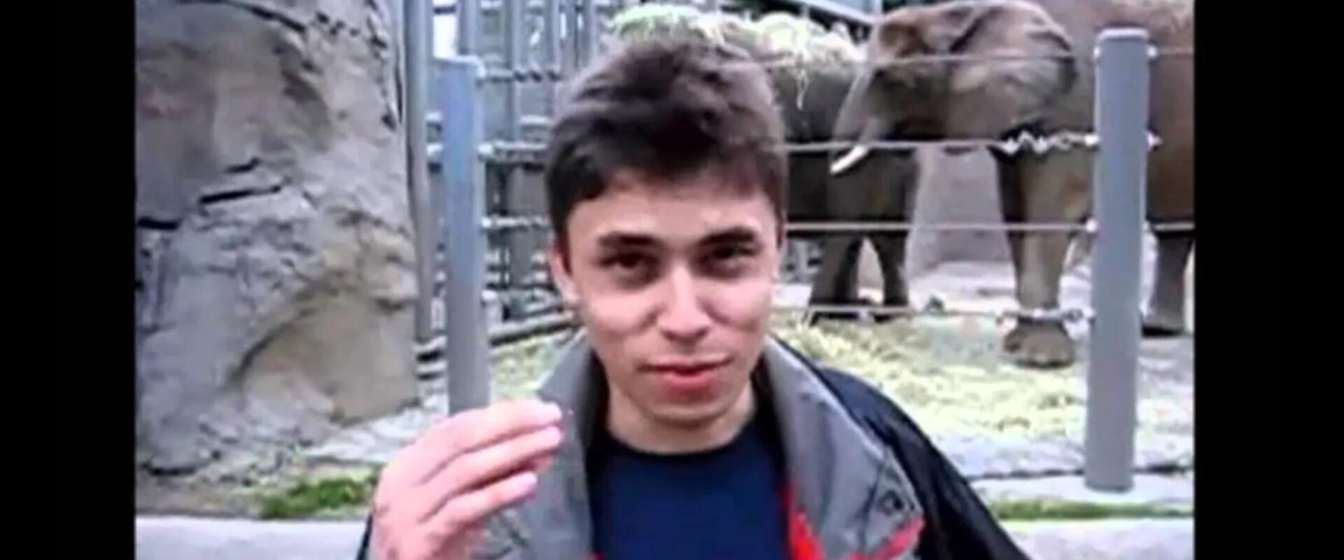 Nem mai csirke: múzeumi darab lett a YouTube legelső videója