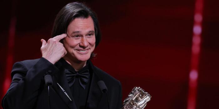 Film és Sorozat - Áll a báll Jim Carrey nyilvános szereplése körül, elszabadultak a konteók