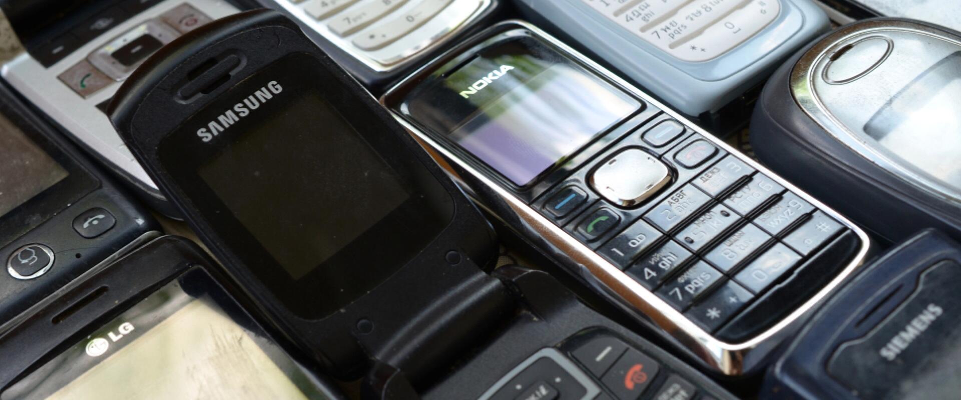 A nyomógombos mobilok is belépnek a 21. századba