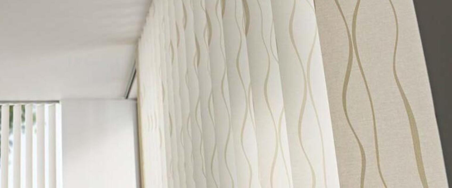 Mikor lehet jó választás egy design szalagfüggöny?