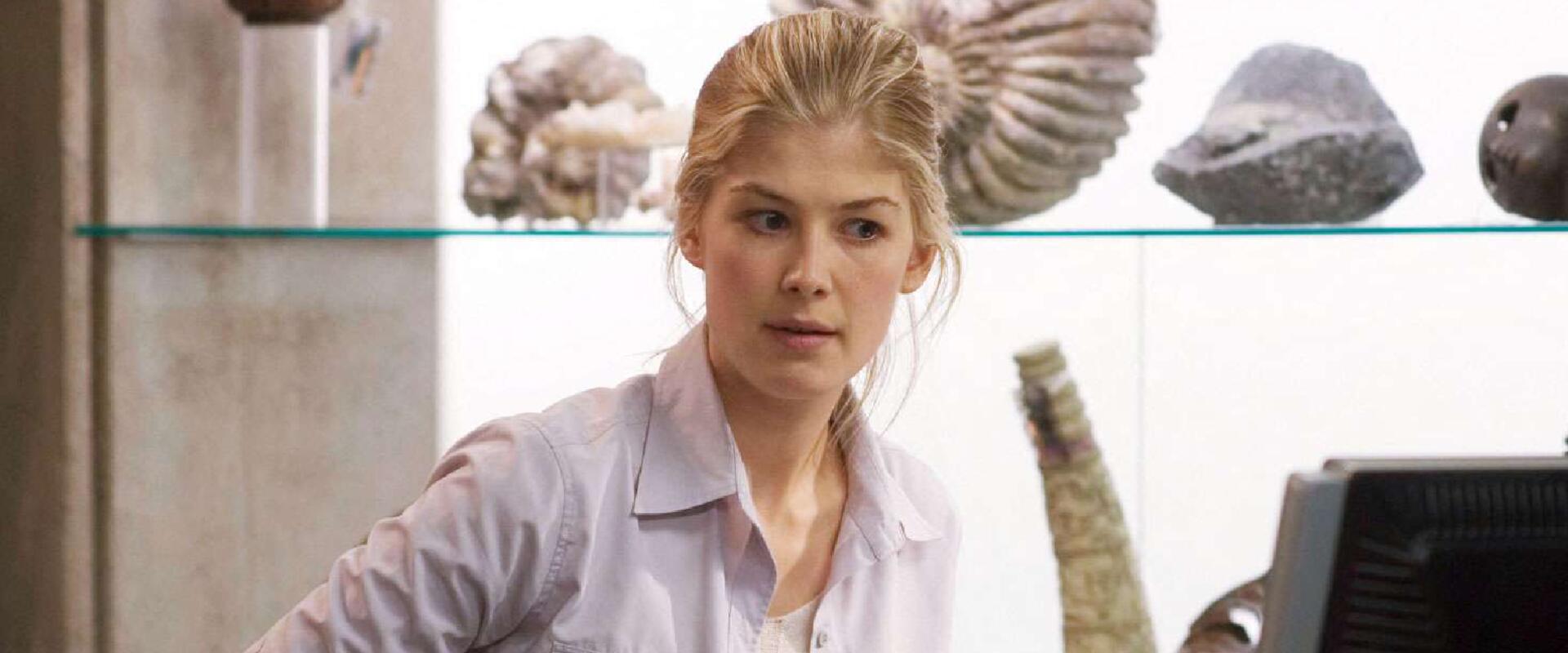 Rosamund Pike szerint az a csoda, hogy a Doom-film nem tette tönkre a karrierjét
