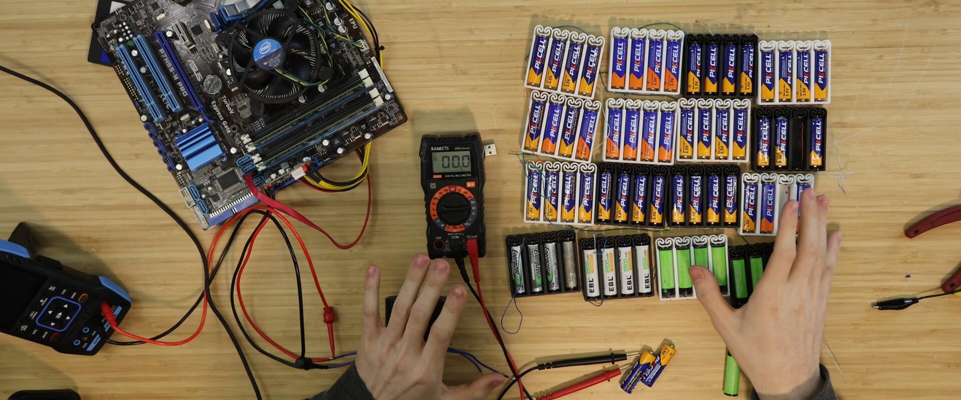 Ceruzaelemekről keltettek életre egy számítógépet – 33 percig bírta a világ legfurcsább PC-je