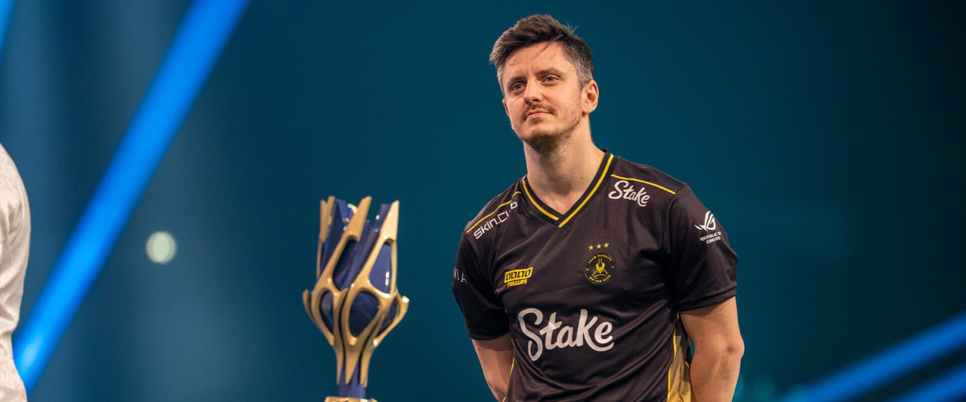 C4-es bombát kapott ajándékba a Vitality irányítója, apEX