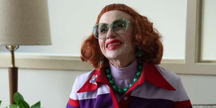 Film és Sorozat - A horrorikon Gladys néni saját filmet kap, már a forgatókönyvírókat is tudni