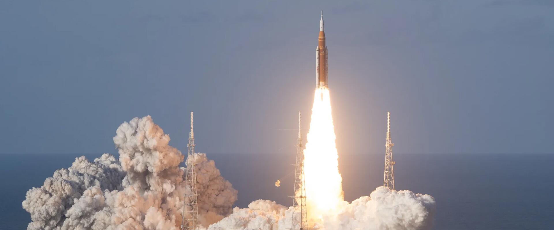 Négy asztronautával a fedélzeten száguld a Hold felé az Artemis 2 űrhajója