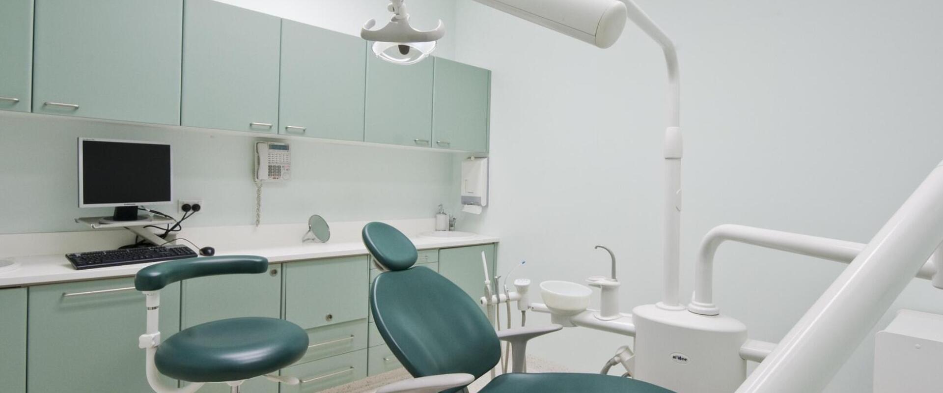 Az egészséges mosoly megőrzésének titkai: fókuszban a fogágybetegségek