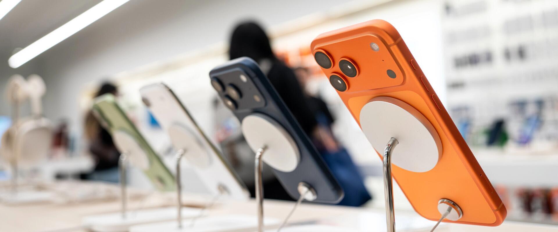 Vastagabb lesz az iPhone Fold a Samsung Galaxy Z Foldnál