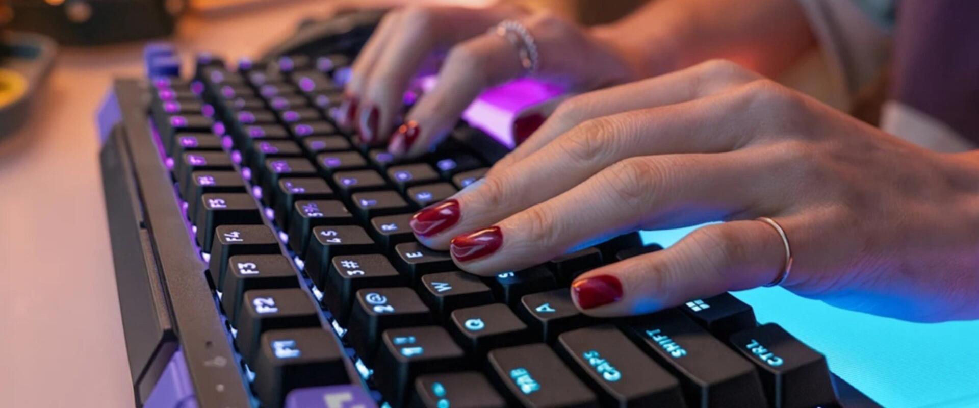 Amikor az Analóg találkozik a Mechanikussal – A Logitech G egyedi billentyűzete egy rejtett gyöngyszem