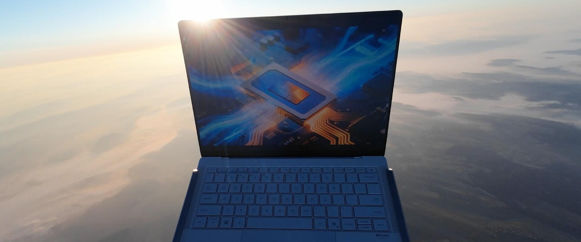 A Mount Everestnél is magasabbra jutott az új ASUS ExpertBook Ultra