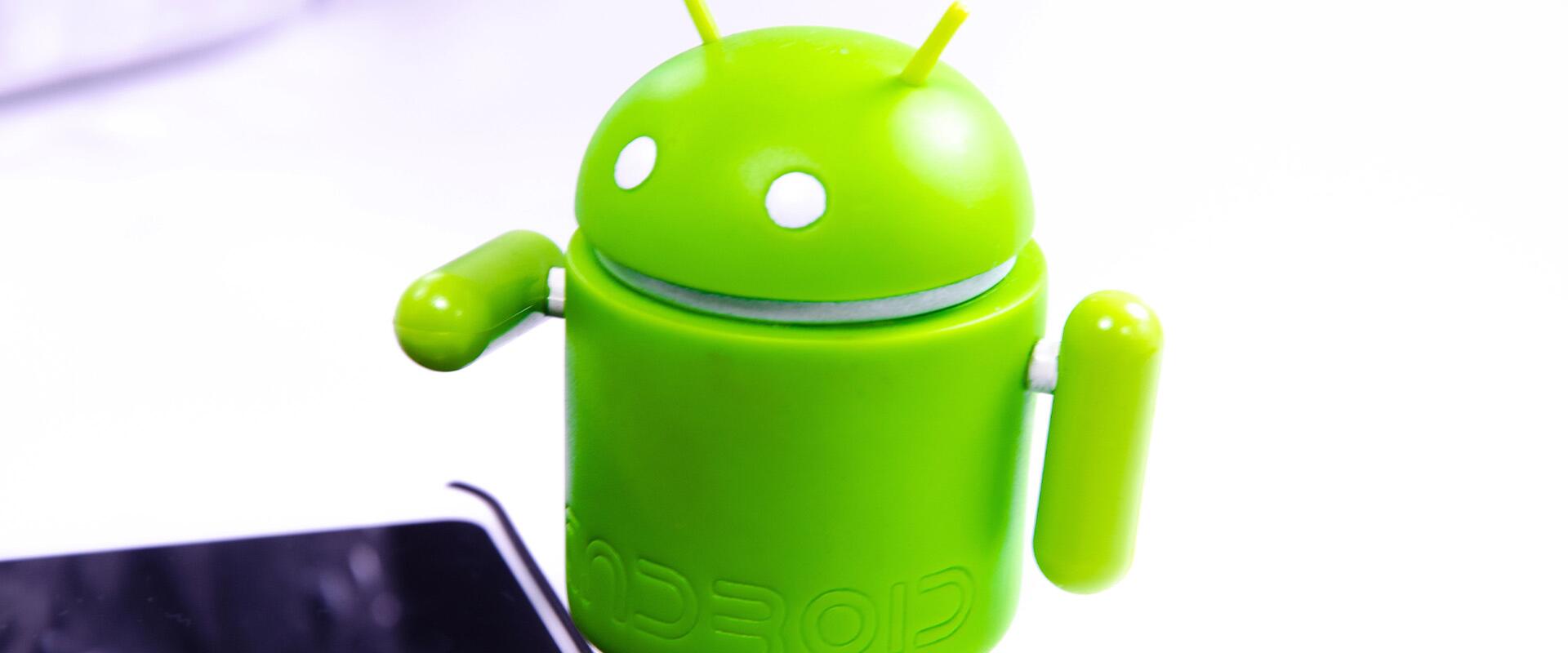 Üzemidőben és widgetekben gazdag frissítés jöhet az androidos okosórákra