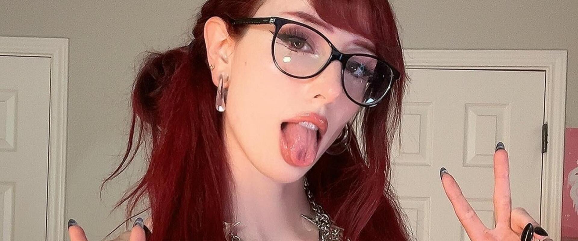 Ez már a Twitchnek is sok volt: Kitiltották a streamert, aki a talpára vetítve játszott Dark Souls-t!