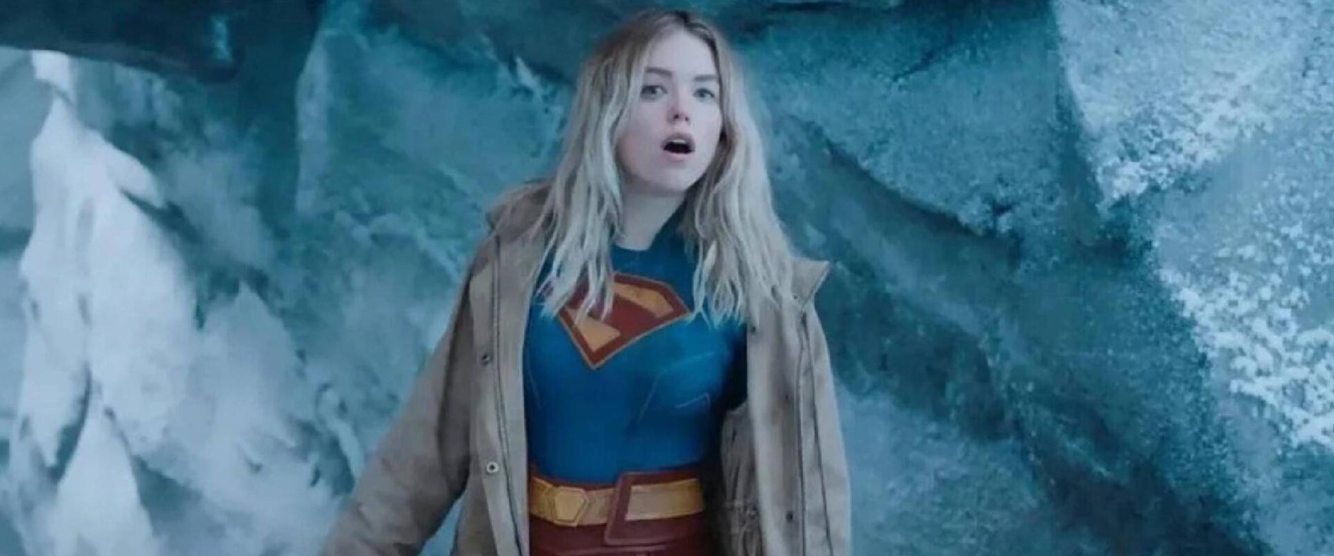 Milly Alcock kőkemény másnapossággal indít a Supergirl új klipjében
