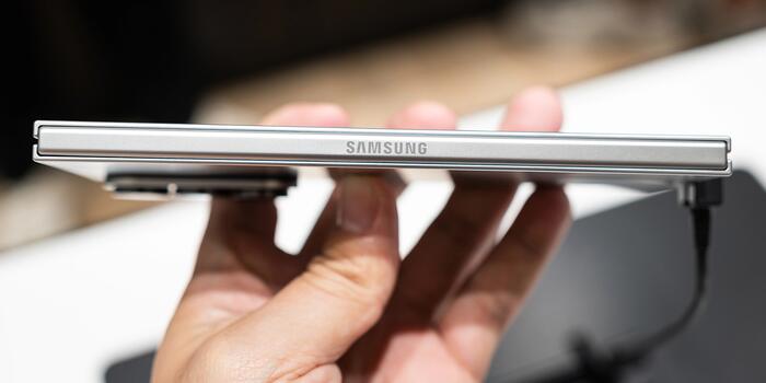 Gaming - Csokival és pizzával hangol a szélesebb Galaxy Z Fold8-ra a Samsung