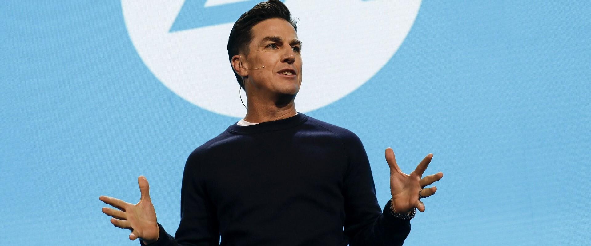 Brutálisan jól keresett az EA CEO-ja, miközben utcára kerültek a Battlefield 6 fejlesztői