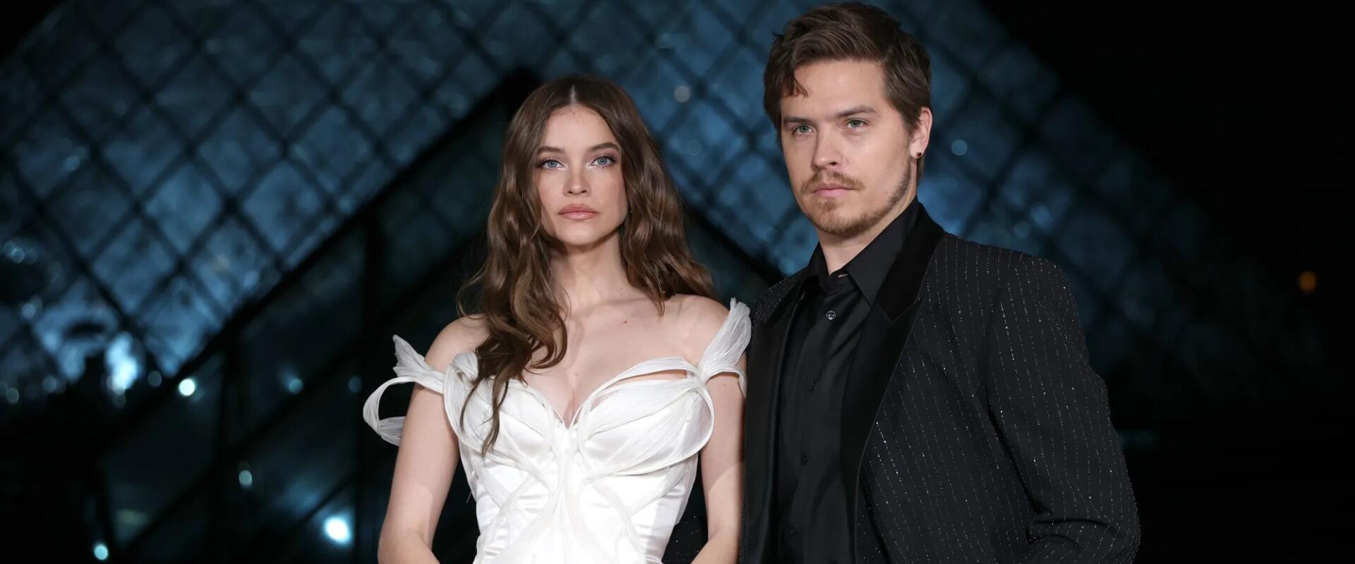 A vörös szőnyeg helyett Pokémon kártyákat vadászott Palvin Barbara és Dylan Sprouse