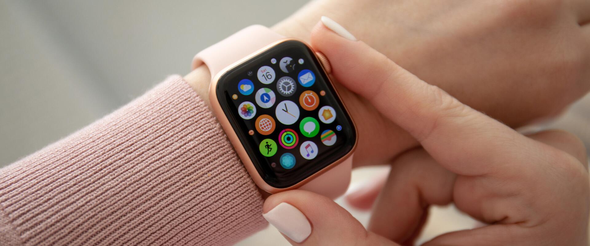 Jöhet az első, kijelzőmentes Apple Watch?