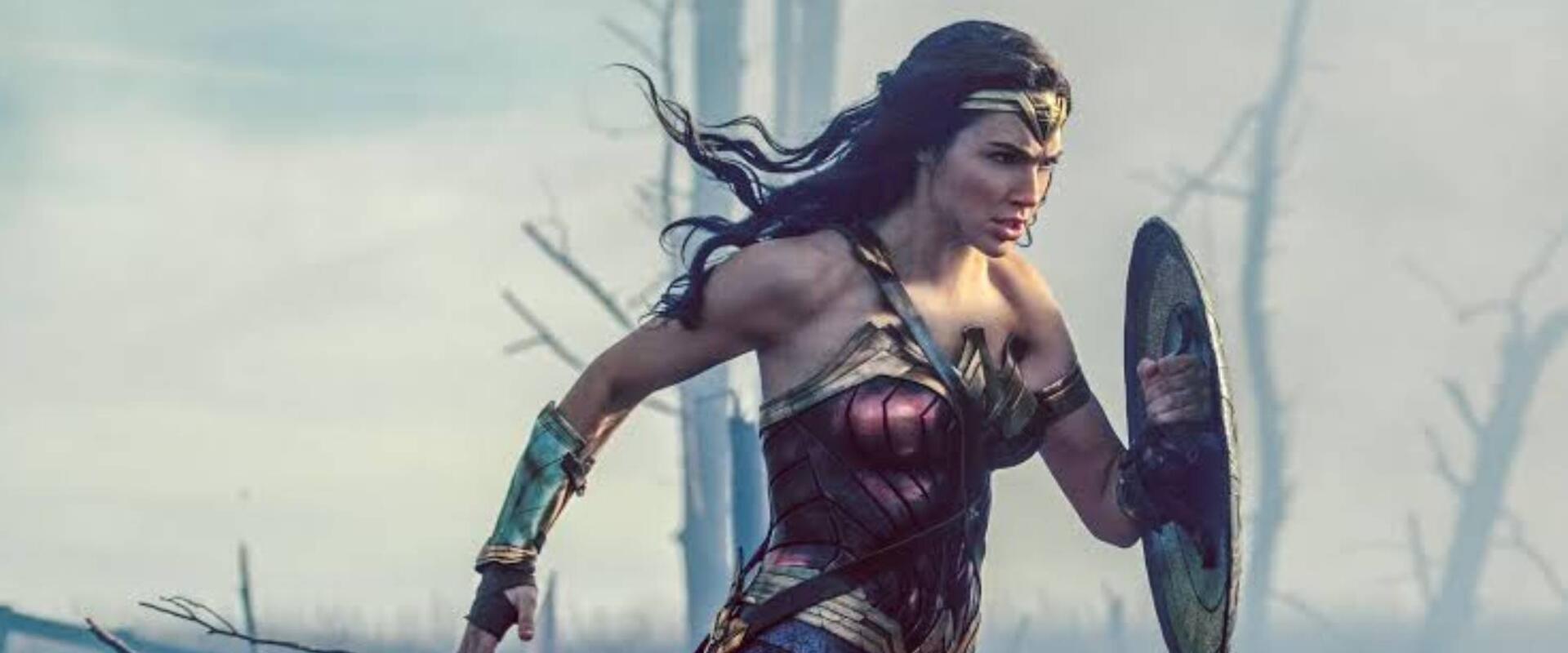 Gal Gadot üzent annak, aki utána ölti magára Wonder Woman páncélját