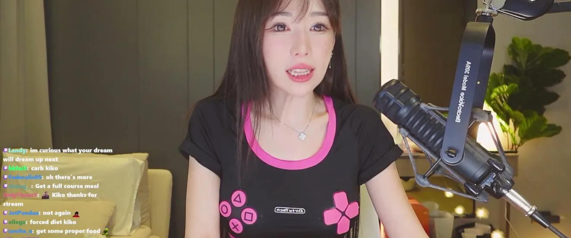 Felejtsd el a DualSense-t, itt BoobSense – egy női streamer a melleivel Mariózott!