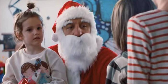 Film és Sorozat - Lovas Rozi lelép Balira, Csányi Sándorra marad a három gyerek a Karácsonyra megjövök előzetesében
