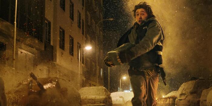 Film és Sorozat - A Resident Evil zombijai fegyvereket esznek reggelire