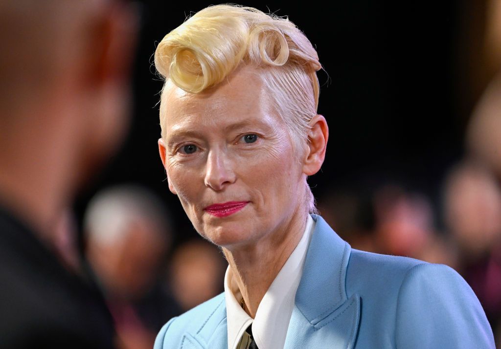 Tilda Swinton, mint Trelawney professzor