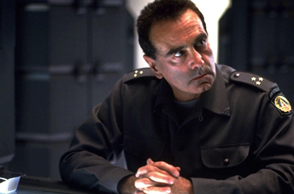 Alien 4: Dan Hedaya (Perez tábornok)