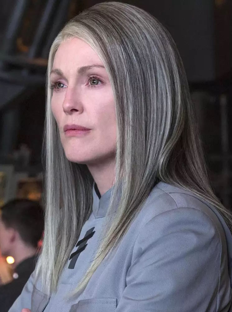 Julianne Moore, mint President Alma Coin