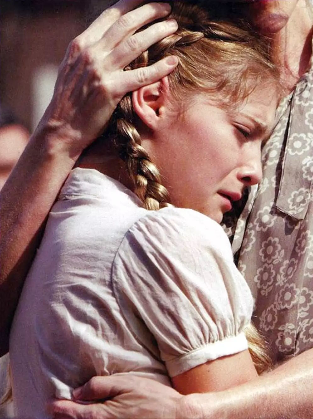 Willow Shields, mint Primrose Everdeen