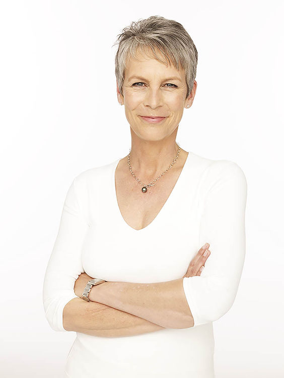 Jamie Lee Curtis édesapja Tony Curtis, akinek szülei zsidó származásúak voltak. A színésznő nagyapja a Szabolcs-Szatmár-Bereg megyei Ópályiból származott, Mátészalka mellől.