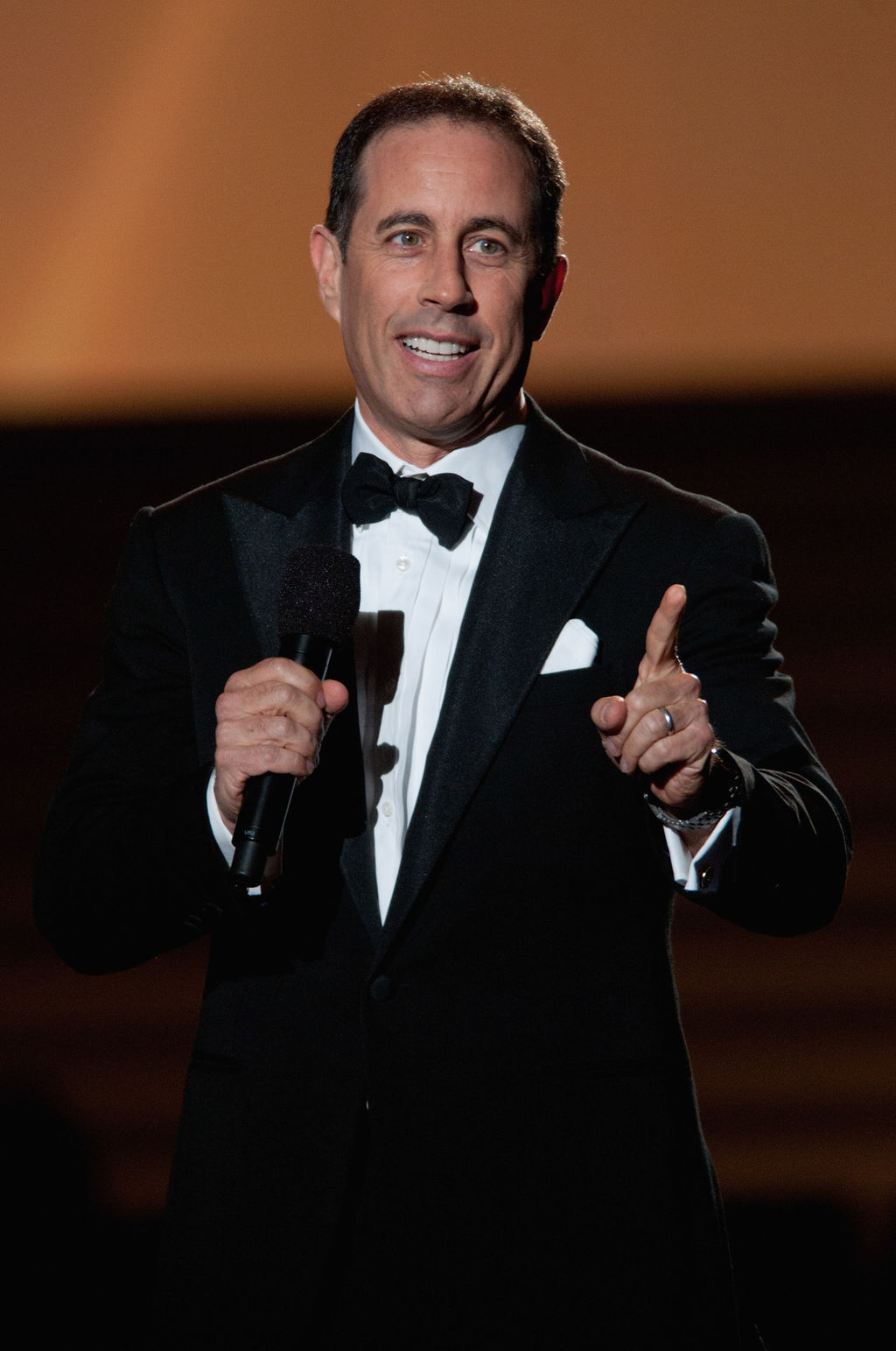 Jerry Seinfeld a New York-i Brooklynban született Betty (Hesney) és Kalman Seinfeld fiaként. Apja magyar zsidó származású volt.