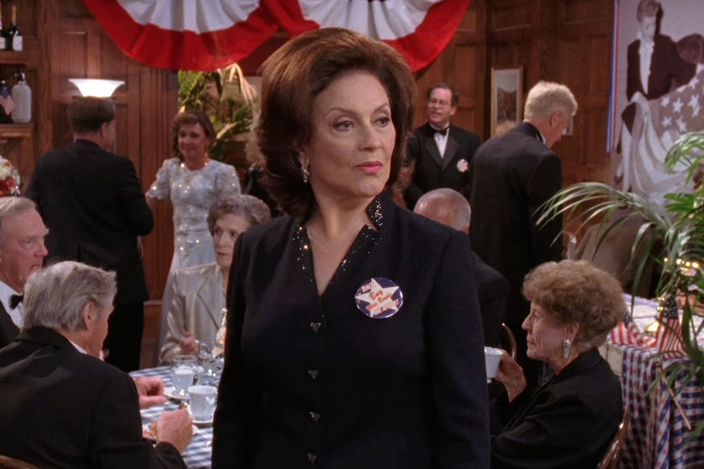 95. Kelly Bishop mint Emily Gilmore (Szívek szállodája / Gilmore Girls)