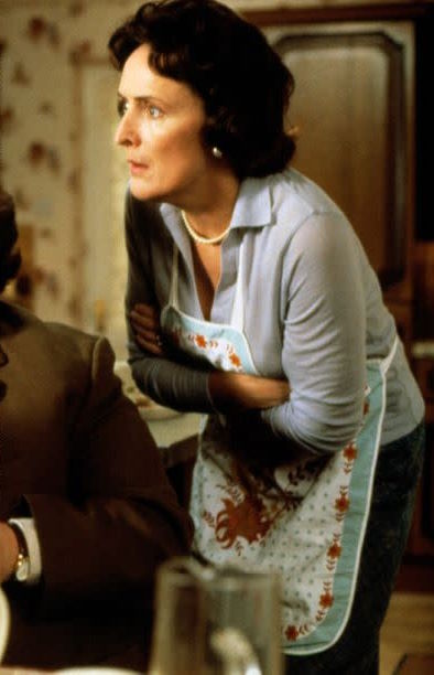 Petunia Dursley (Fiona Shaw)