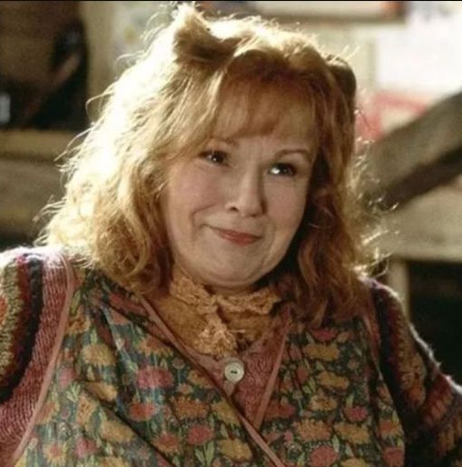 Molly Weasley (Julie Walters)