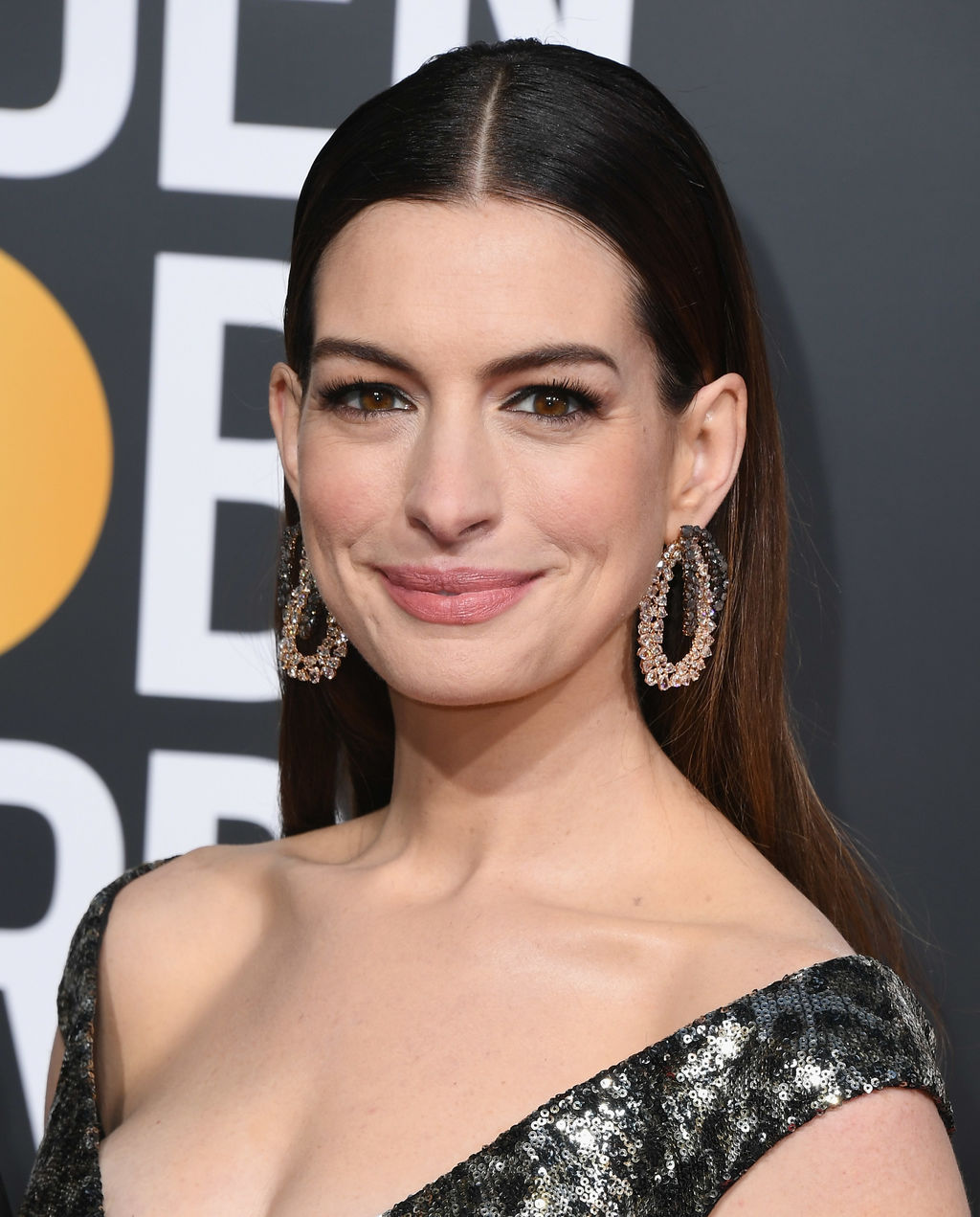 Anne Hathaway kis híján megfulladt Hawaiin, amikor elsodorta egy erős áramlat, végül egy szörfös mentette ki.