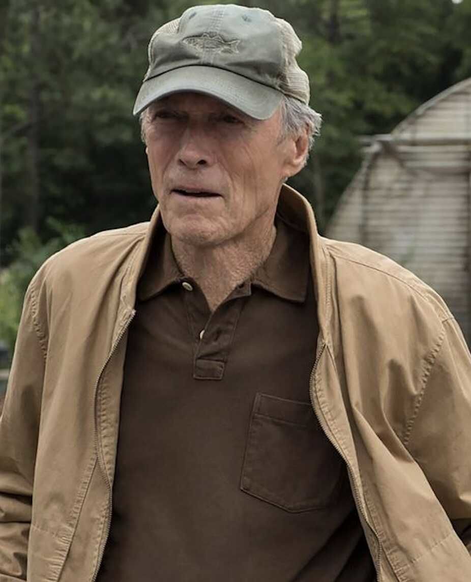Clint Eastwood 1951-ben egy repülőgép-baleset után a Csendes-óceánba kényszerleszállt, majd két mérföldet úszva menekült meg.