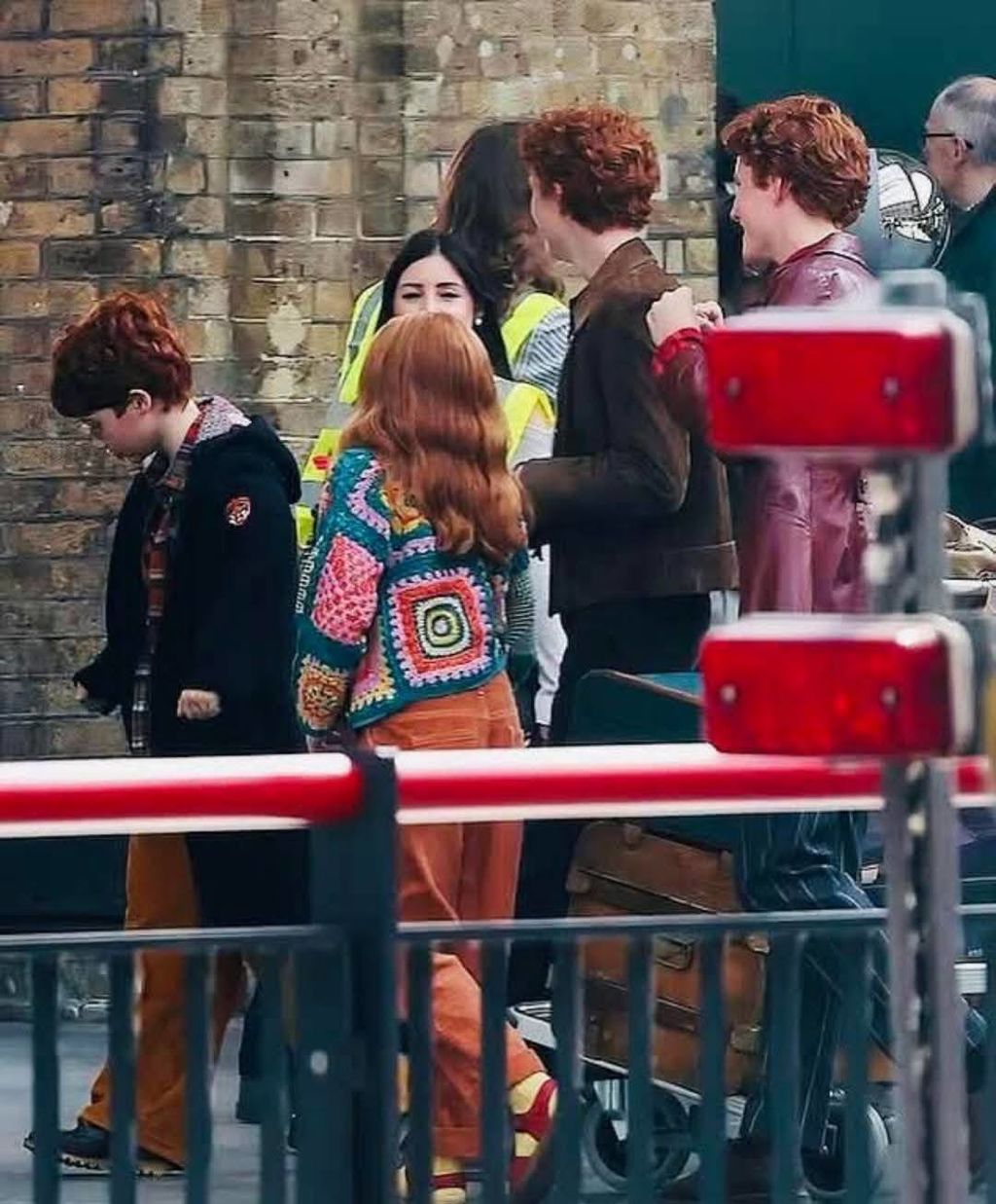 Gracie Cochrane (Ginny Weasley), Tristan Harland (Fred Weasley) és Gabriel Harland (George Weasley)