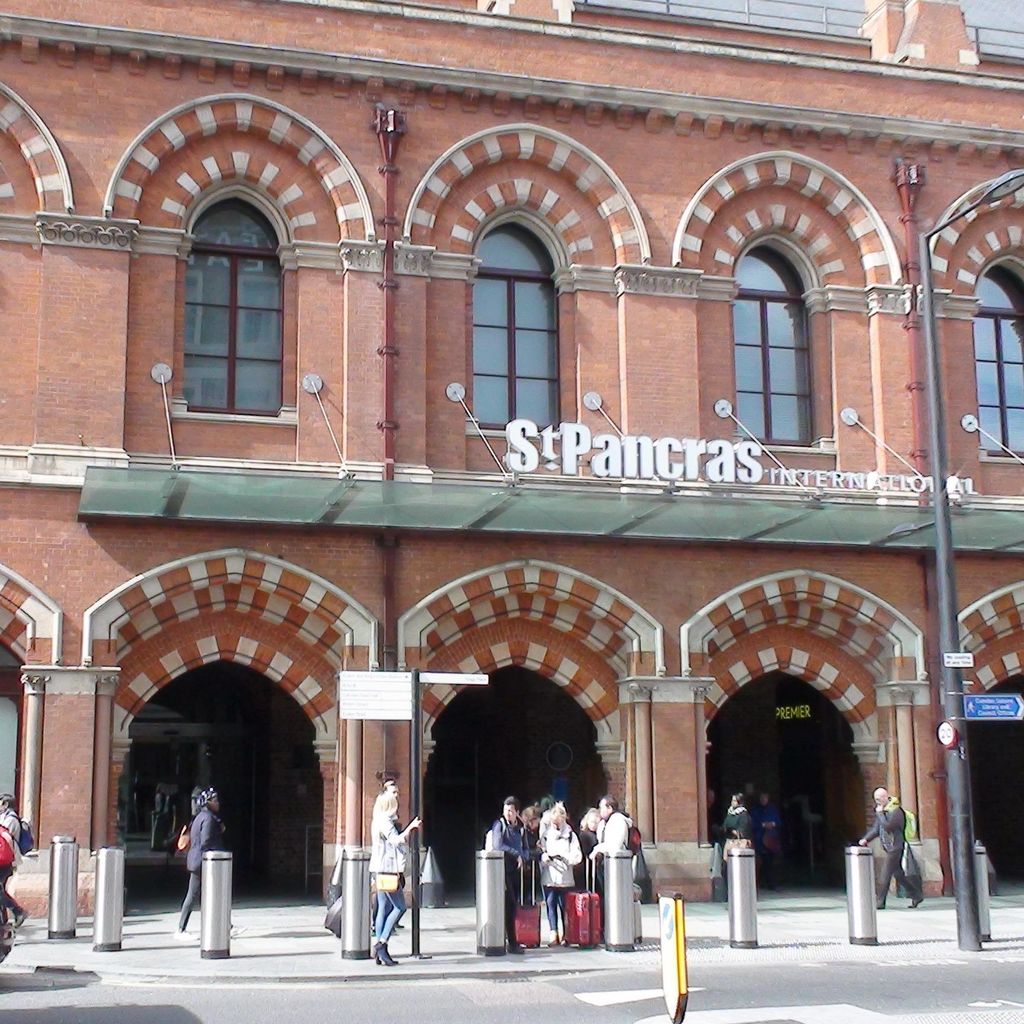 Az ikonikus állomásként funkciónáló St Pancras vonatállomás