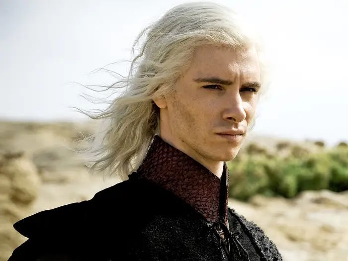 Harry Lloyd – Viserys Targaryen