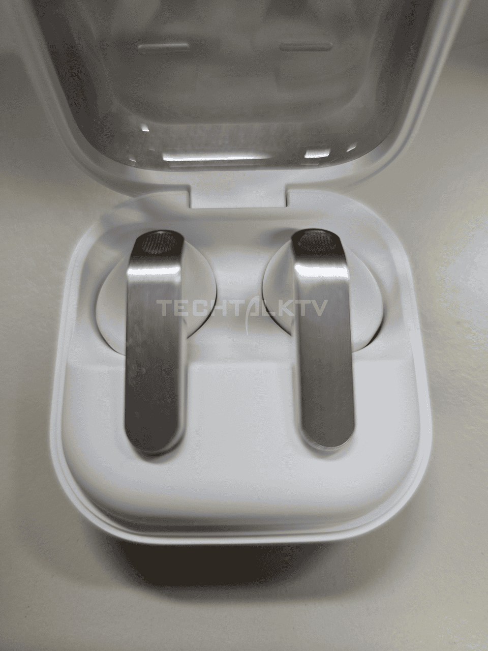 A Samsung Galaxy Buds4 megjelenése - forrás: TechTalkTV
