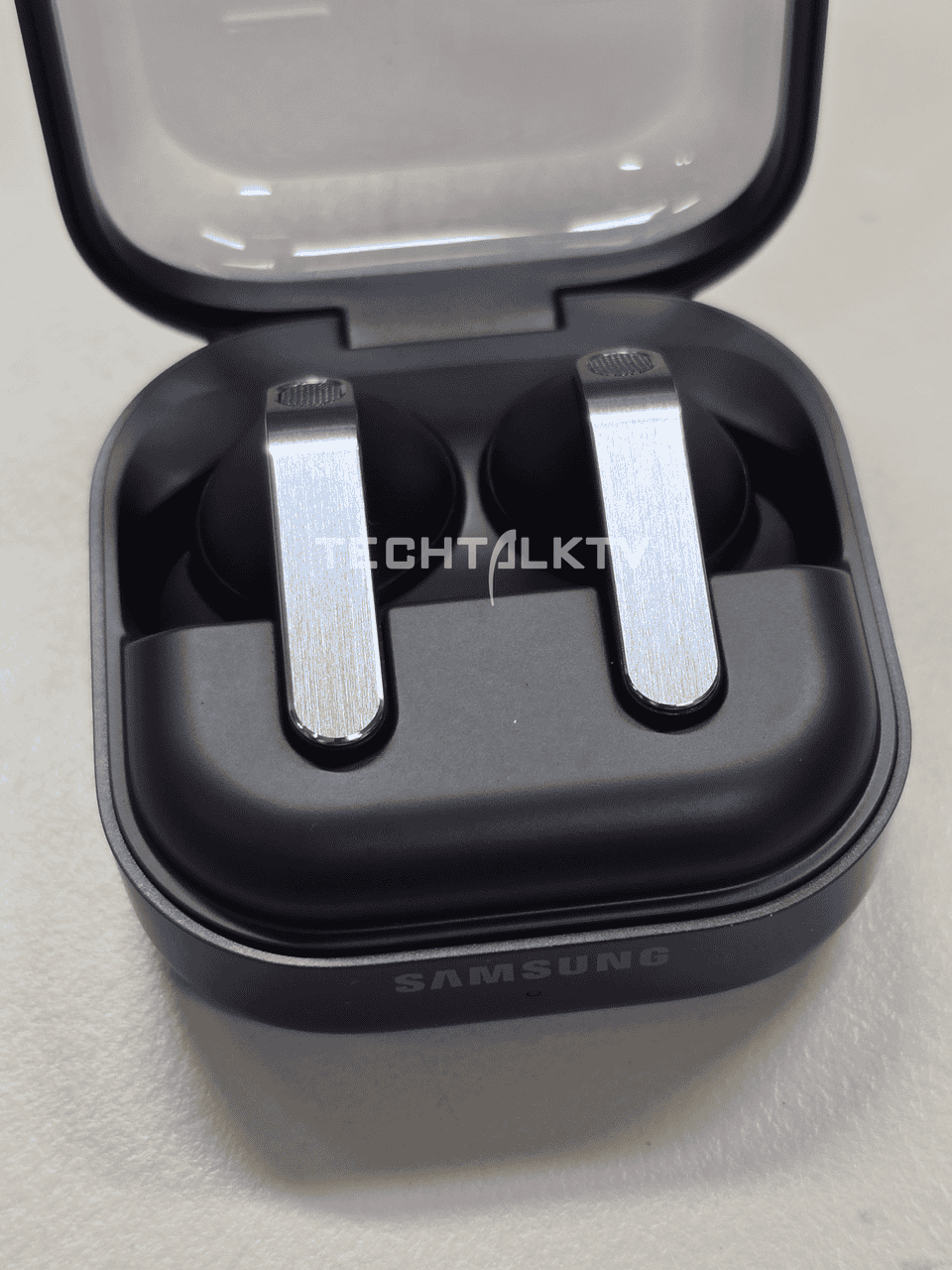 A Samsung Galaxy Buds4 Pro megjelenése - forrás: TechTalkTV