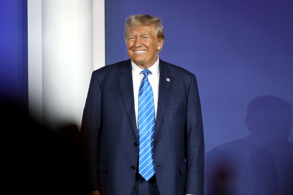 Donald Trump: Gyűlöletkeltő magatartás és a Capitolium elleni ostrom során elhangzott erőszakra uszítás. Tiltás: végleges.