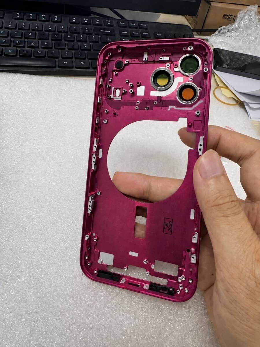 Az iPhone 18 Pro Max Dark Cherry v&aacute;ltozata - forr&aacute;s: yeux1122