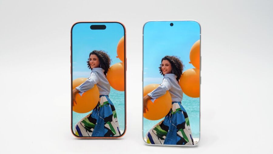 Az iPhone 17 Pro &eacute;s a Tecno Next-Gen Borderless Concept Phone egym&aacute;s mellett - forr&aacute;s: Tecno via GSMArena