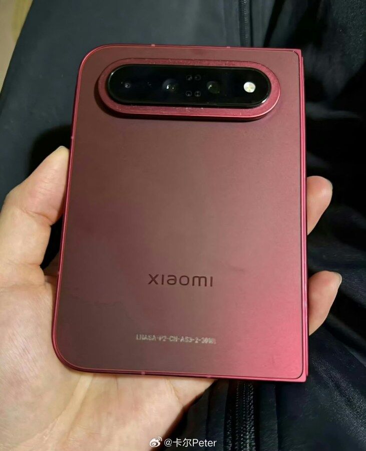 Az &aacute;ll&iacute;t&oacute;lagos Xiaomi 18 Fold - forr&aacute;s: Carl Peter / Weibo